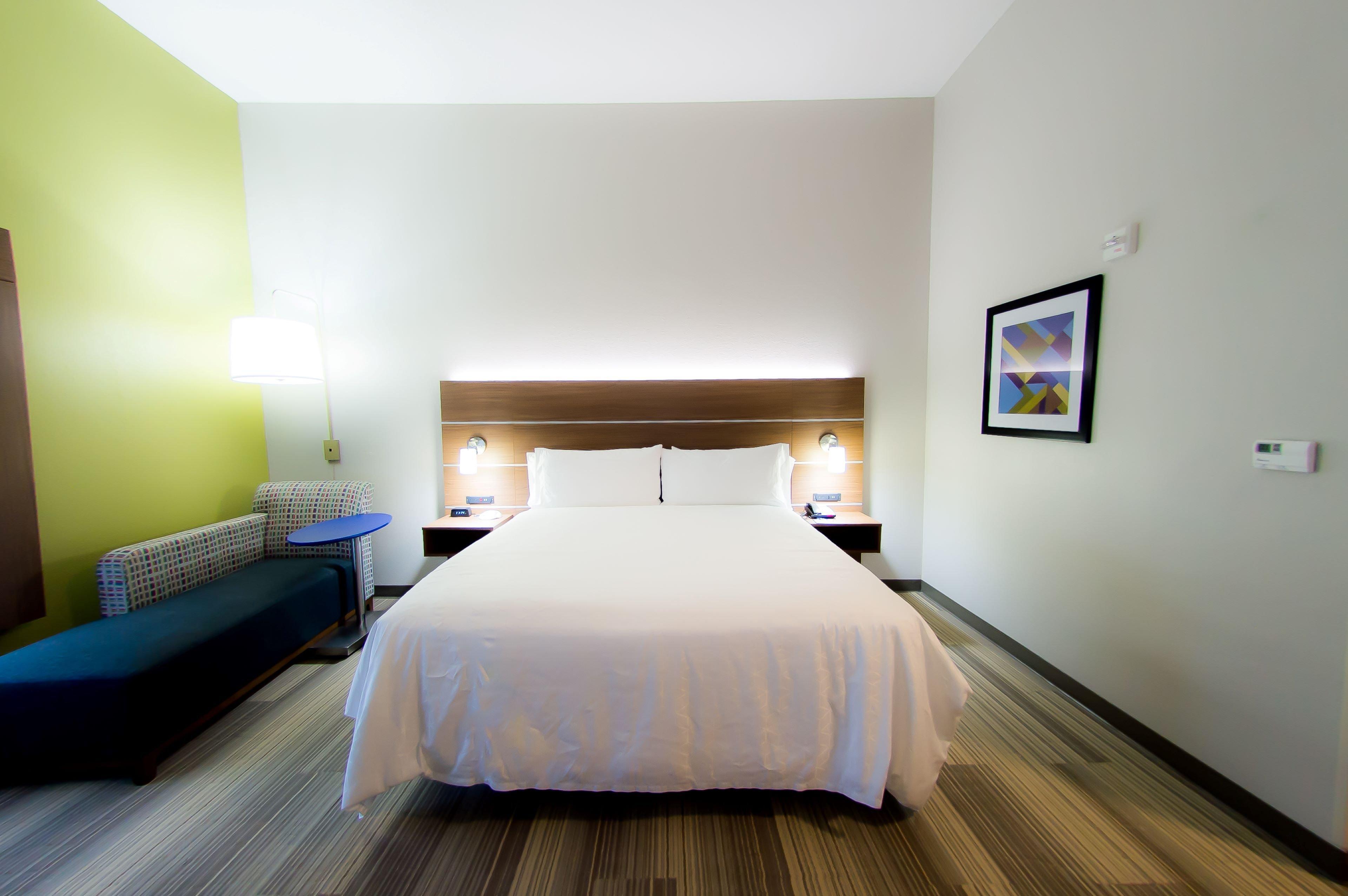 Holiday Inn Express & Suites Стейтсвилл Экстерьер фото