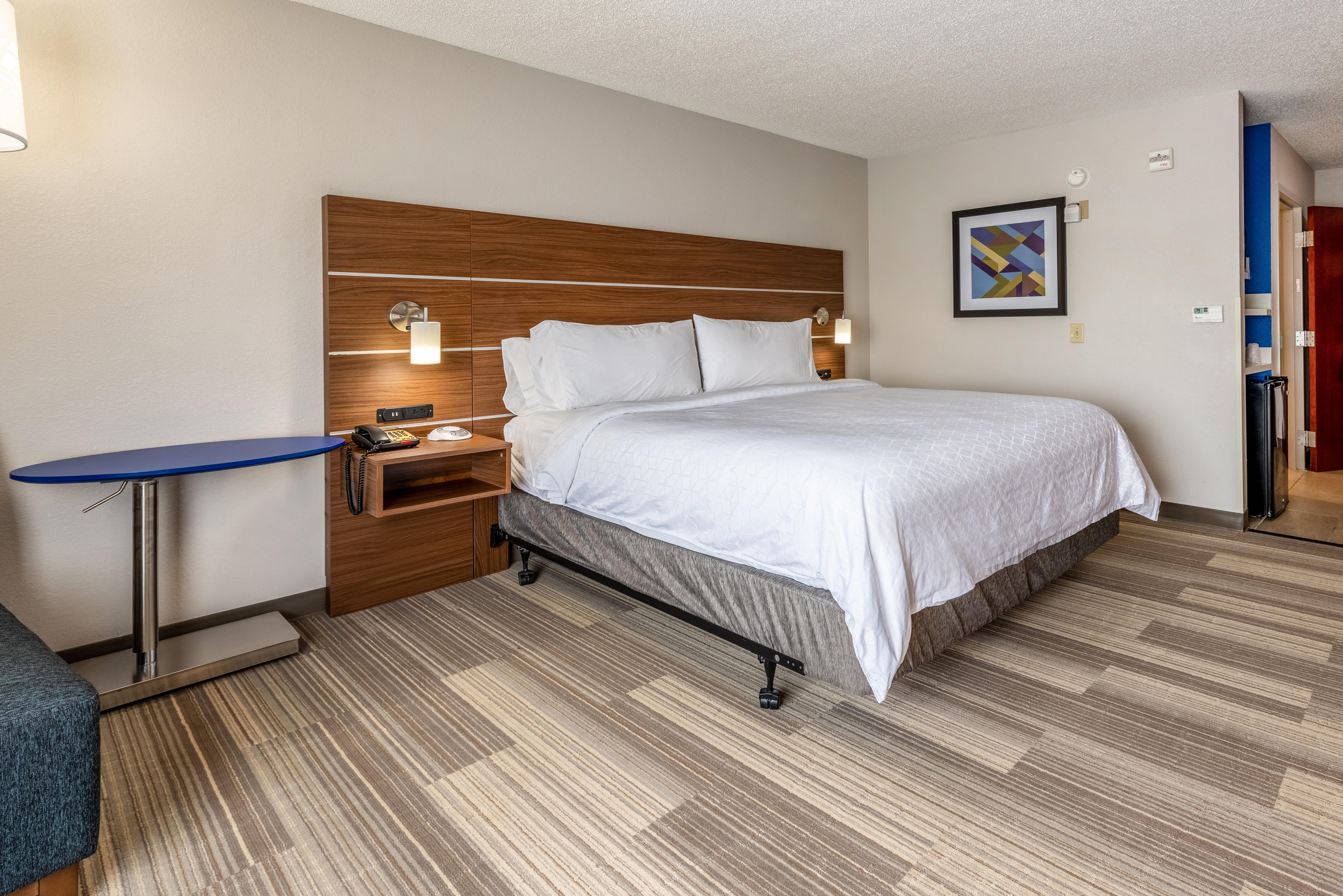 Holiday Inn Express & Suites Стейтсвилл Экстерьер фото