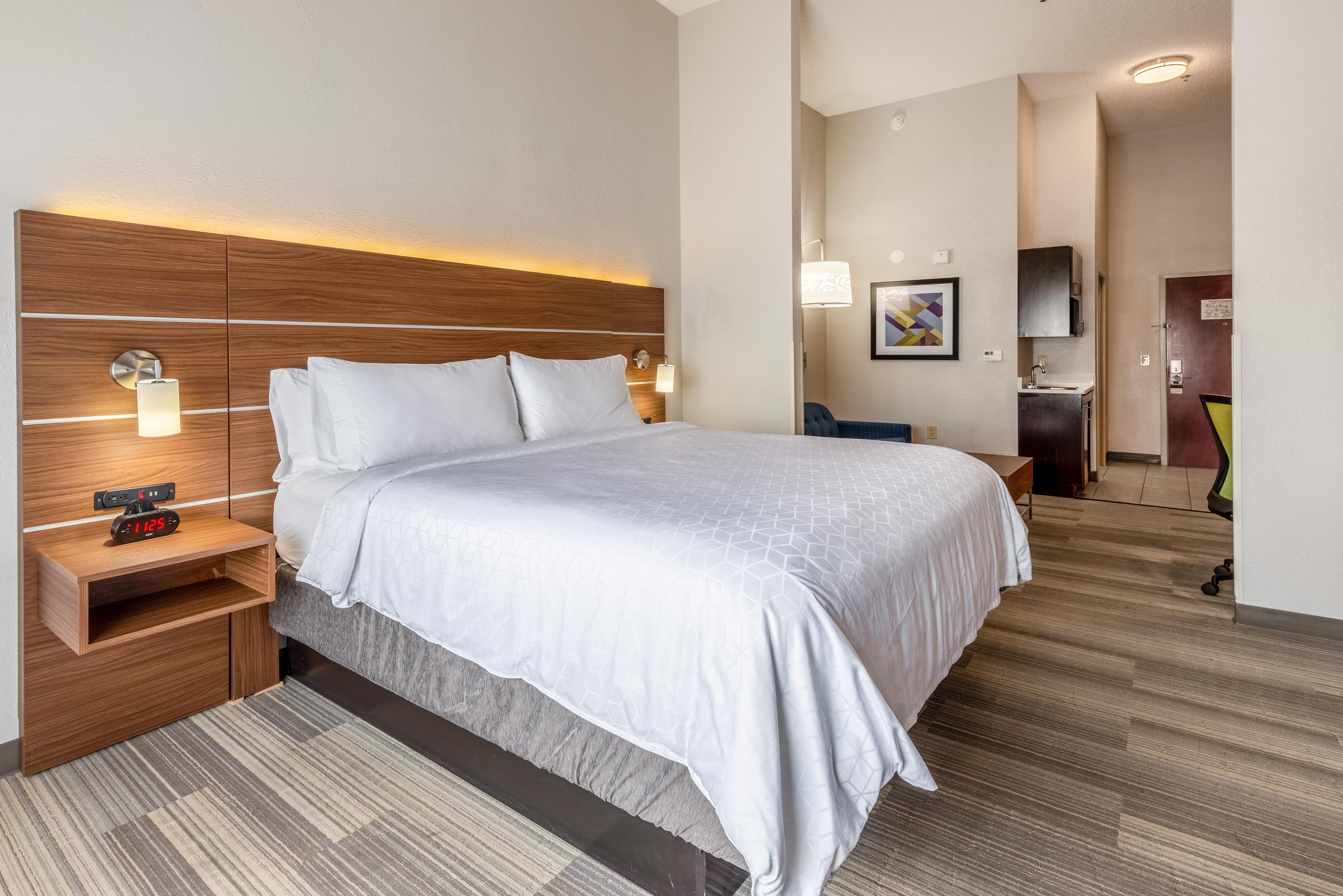 Holiday Inn Express & Suites Стейтсвилл Экстерьер фото