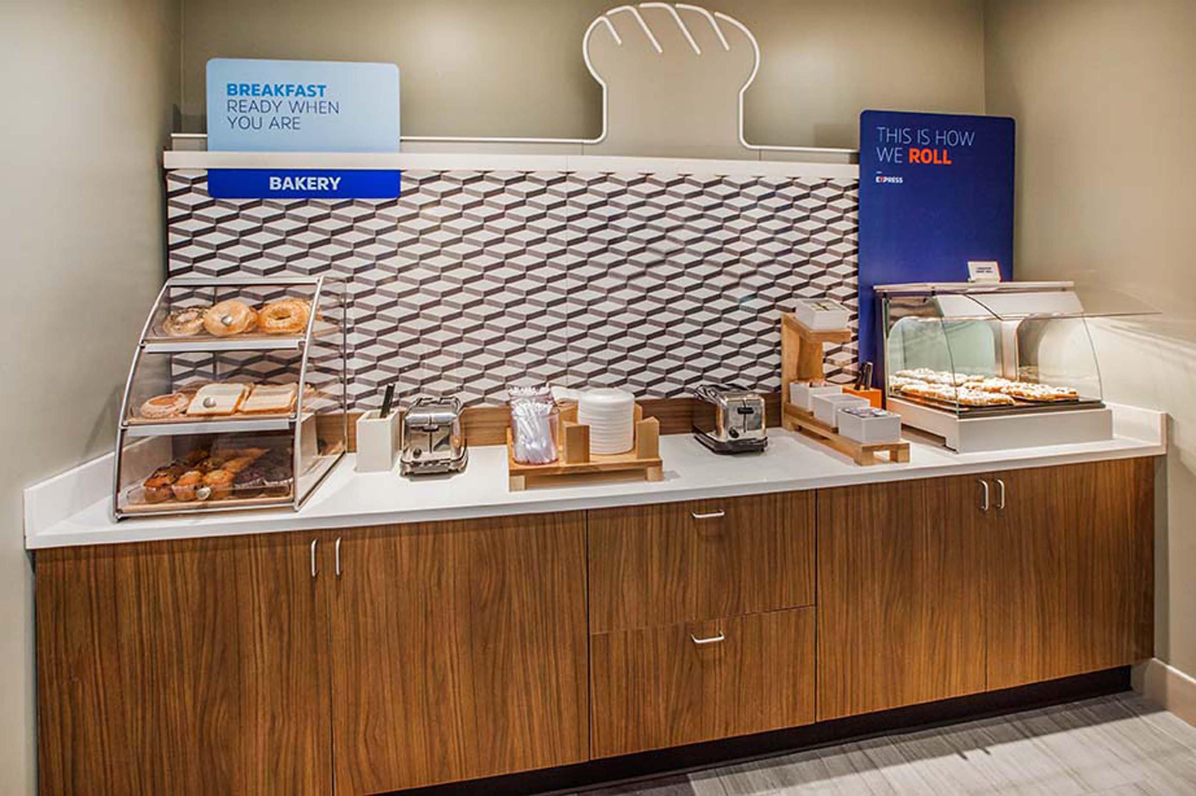 Holiday Inn Express & Suites Стейтсвилл Экстерьер фото