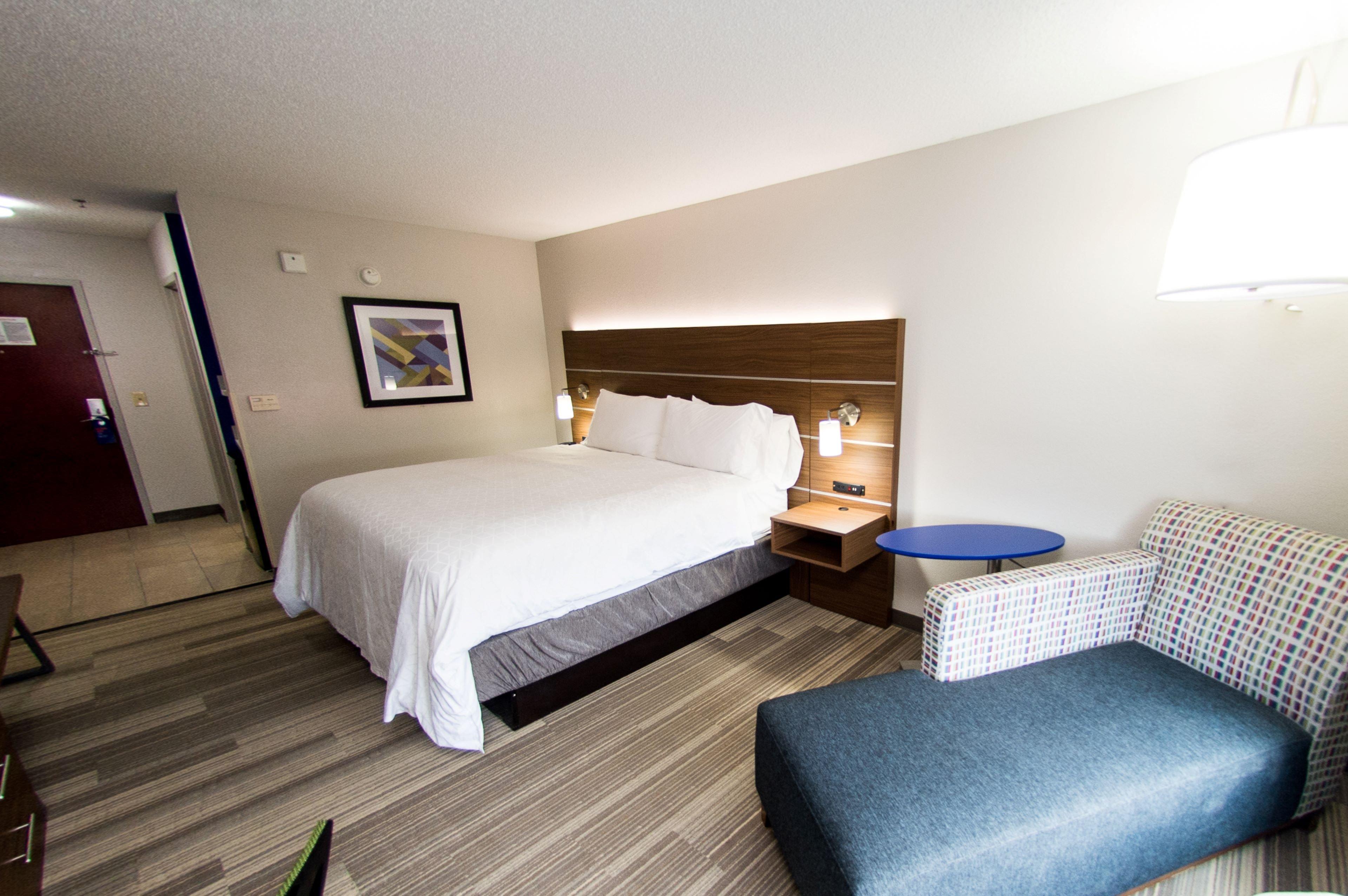 Holiday Inn Express & Suites Стейтсвилл Экстерьер фото
