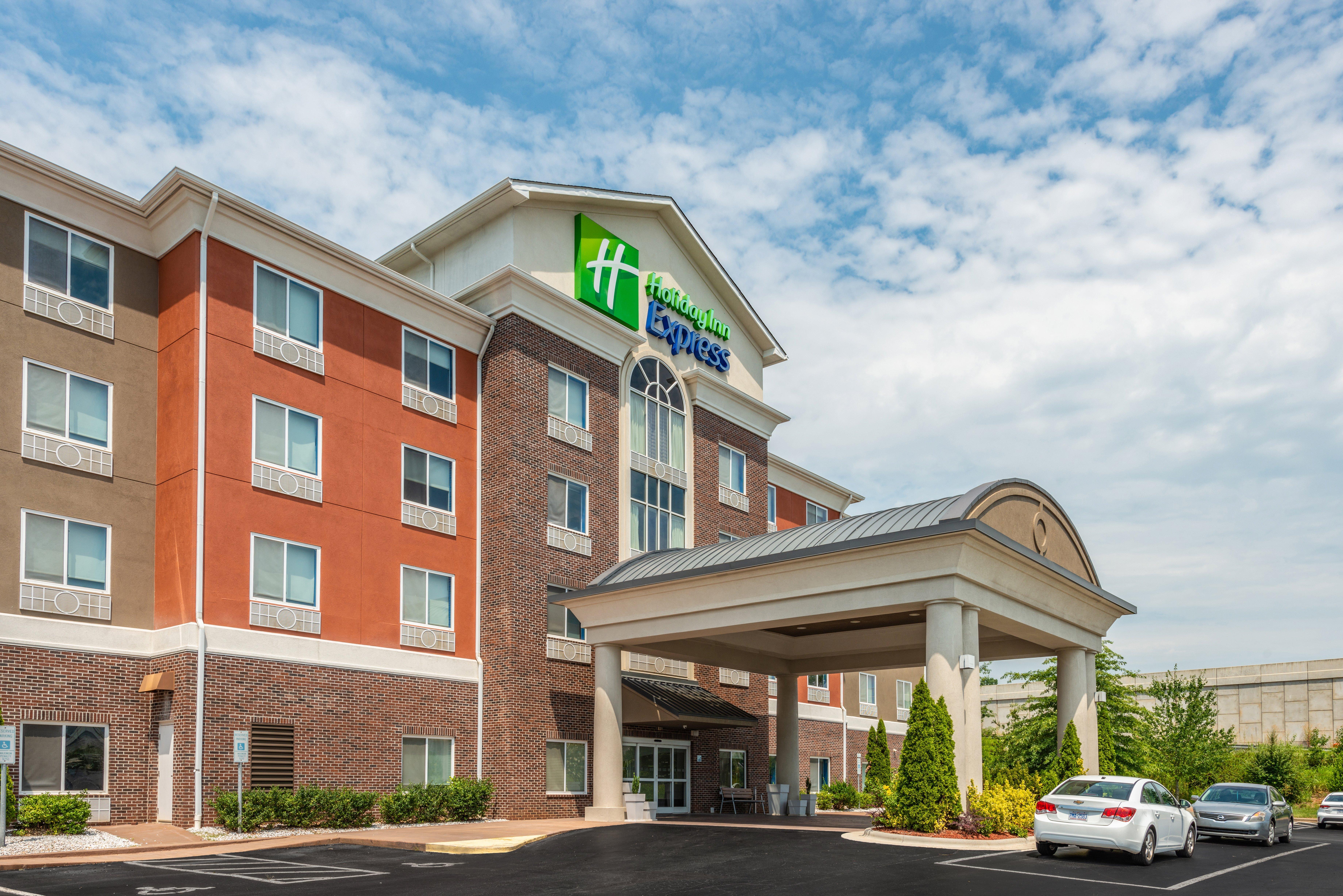 Holiday Inn Express & Suites Стейтсвилл Экстерьер фото