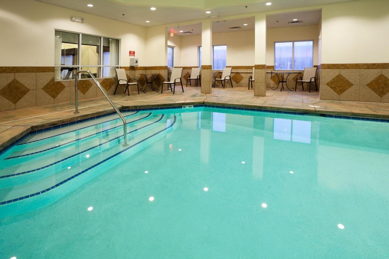 Holiday Inn Express & Suites Стейтсвилл Экстерьер фото