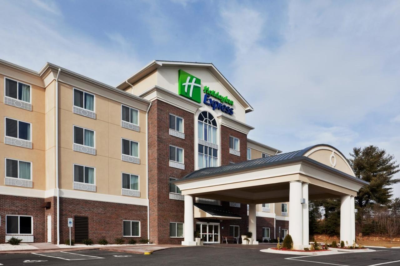 Holiday Inn Express & Suites Стейтсвилл Экстерьер фото