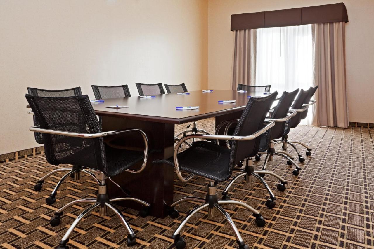 Holiday Inn Express & Suites Стейтсвилл Экстерьер фото