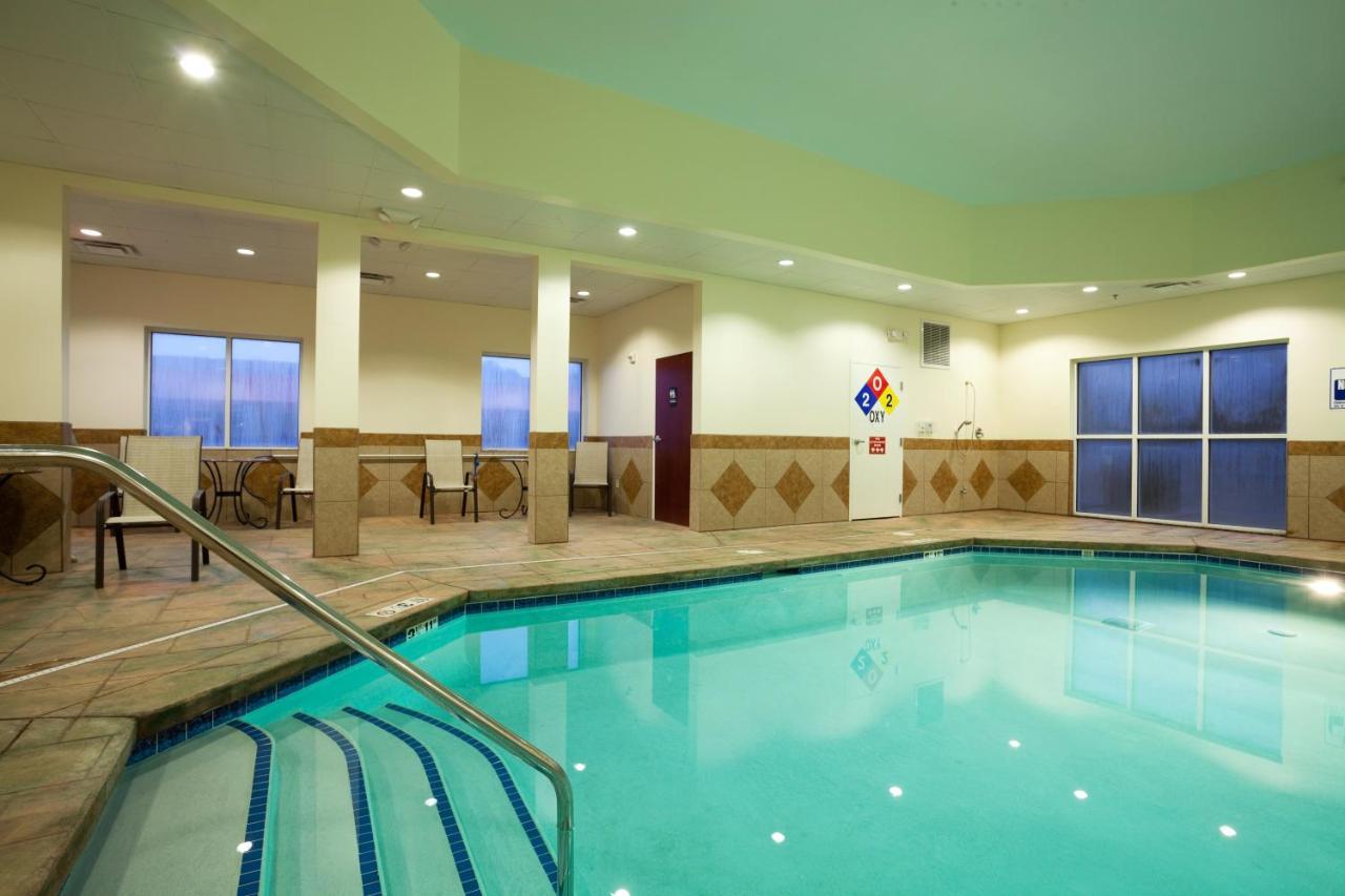 Holiday Inn Express & Suites Стейтсвилл Экстерьер фото