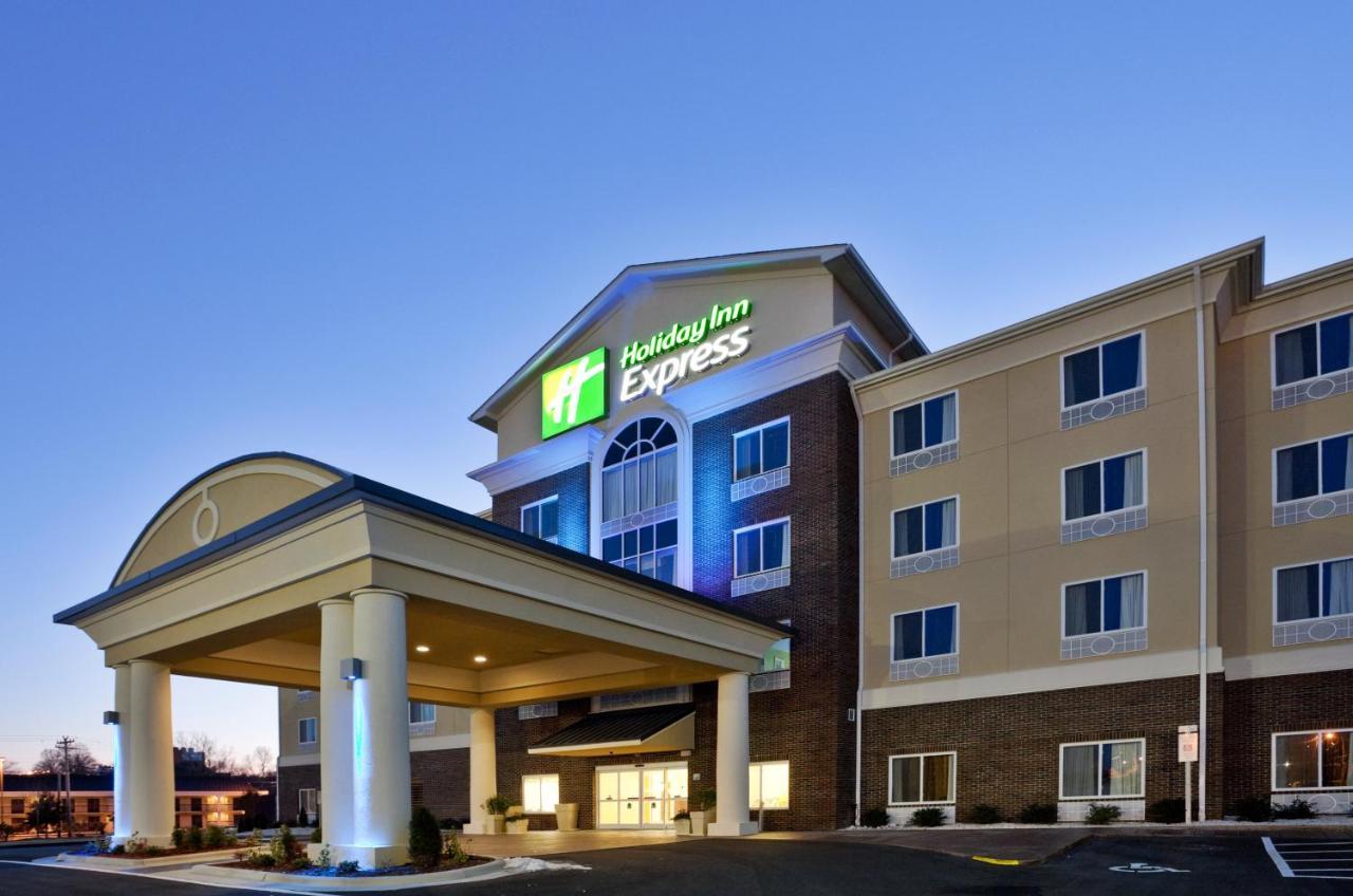 Holiday Inn Express & Suites Стейтсвилл Экстерьер фото